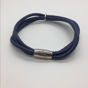 Endless blue 3-strand leather bracelet